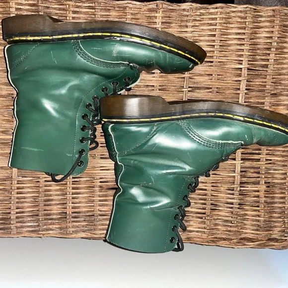 DR MARTENS BOOTS. Sz 9. Green - Picture 3 of 6